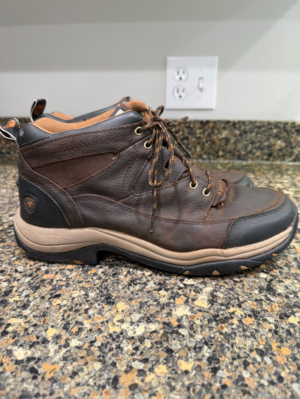 Ariat terrain 9.5 Men's Dark Brown Leather Trail Boots with Tan Midsole